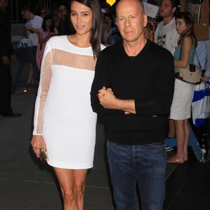 Elle publiera en septembre un livre relatant son parcours d’aidante et les ressources qu’elle a trouvées pour affronter cette épreuve.

Bruce Willis, Emma Heming - People lors d'une projection du film "Red 2" a New York, le 16 juillet 2013. FAMEFLYNET / BESTIMAGE