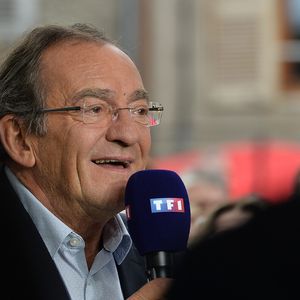 Jean-Pierre Pernaut lors du tournage de l'émission "Votre plus beau marché de France" à Montbrison le 14 juin 2019.

© Frédéric Chambert / Panoramic / Bestimage