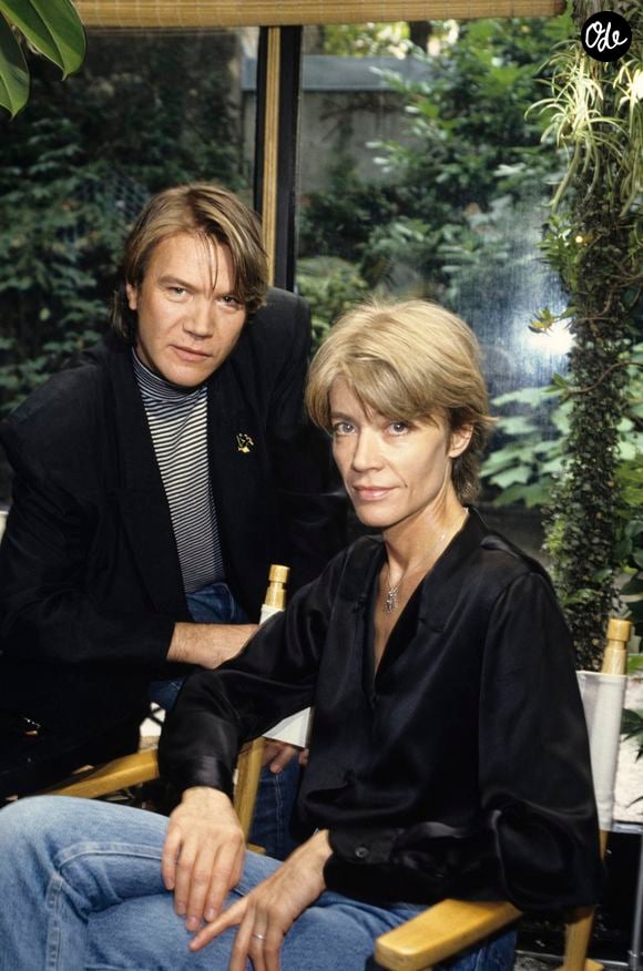 En octobre 1991, l'artiste avait d'ailleurs été immortalisée au milieu de cette végétation luxuriante.

Archives - En France, à Paris, Françoise Hardy, en intérieur, dans une veranda de son appartement, donant sur son jardin, en compagnie de Patrick Juvet. En octobre 1991. 

© Jean Lenoir via Bestimage