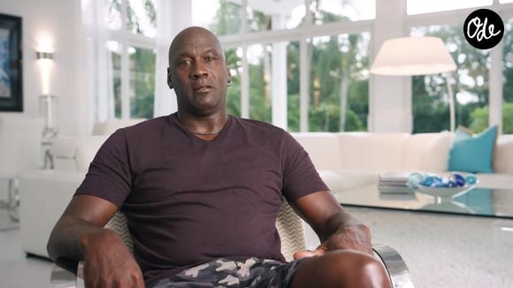 Le restaurant est célèbre pour son décor luxuriant composé de milliers de fleurs fraîches.

Extraits de la série documentaire (en 10 parties) intitulée «The Last Dance» sur Michael Jordan et les Chicago Bulls.