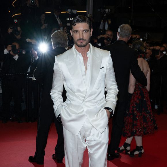 Niels Schneider assiste à la projection 'La Bataille De Gaulle L'Age De Fer' au Palais Des Festivals à Cannes, France, le 20 mai 2026 dans le cadre du 79ème Festival de Cannes. Photo par Nicolas Genin/ABACAPRESS.COM
