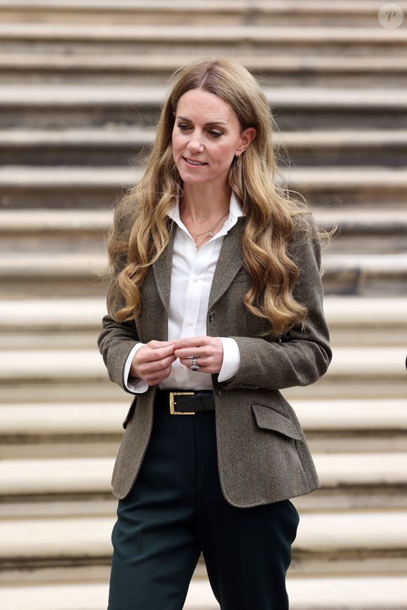Catherine (Kate) Middleton, arborant des cheveux blonds, visitent les jardins, récemment transformés, du musée d'histoire naturelle à Londres, le 4 septembre 2025. (GOFF  / BESTIMAGE).