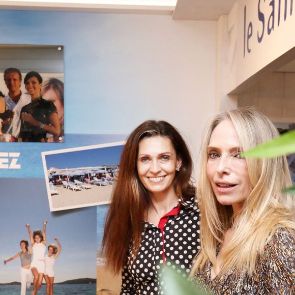 Les actrices de la série "Sous le soleil", Tonya Kinzinger et Adeline Blondieau lors de l'inauguration de l'exposition "Sous le soleil" au musée de la gendarmerie à Saint-Tropez, Côte d'Azur, France, le 1er avril 2023. © Philipe Arnassan/Nice Matin/Bestimage