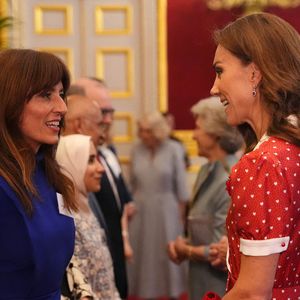 La princesse de Galles s'adresse à Davina McCall lors d'une réception organisée par Cancer Research UK à l'occasion du 125e anniversaire de l'organisation caritative, au St James's Palace, à Londres. 

©Bestimage