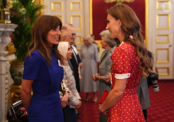 La princesse de Galles s'adresse à Davina McCall lors d'une réception organisée par Cancer Research UK à l'occasion du 125e anniversaire de l'organisation caritative, au St James's Palace, à Londres. 

©Bestimage