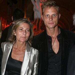 Après leur rupture, ils ont gardé beaucoup de tendresse l'un pour l'autre.

Claire Chazal et Arnaud Lemaire assistent à la présentation de la collection Haute-Couture Automne-Hiver 2008 de Dior, un défilé spécial pour célébrer le 60ème anniversaire de la marque, qui s'est tenu à l'Orangerie du Château de Versailles près de Paris, en France, le 2 juillet 2007. Photo de Nebinger-Orban-Taamallah/ABACAPRESS.COM