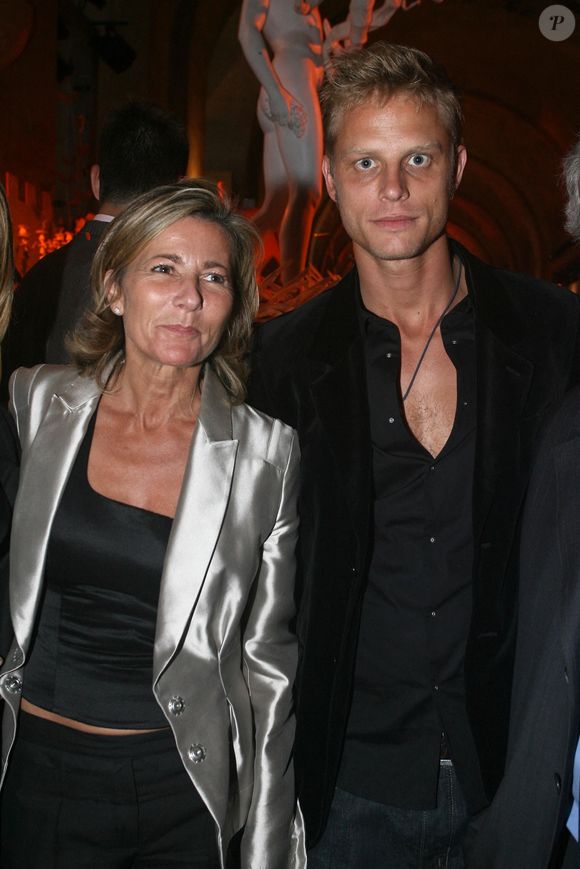 Après leur rupture, ils ont gardé beaucoup de tendresse l'un pour l'autre.

Claire Chazal et Arnaud Lemaire assistent à la présentation de la collection Haute-Couture Automne-Hiver 2008 de Dior, un défilé spécial pour célébrer le 60ème anniversaire de la marque, qui s'est tenu à l'Orangerie du Château de Versailles près de Paris, en France, le 2 juillet 2007. Photo de Nebinger-Orban-Taamallah/ABACAPRESS.COM