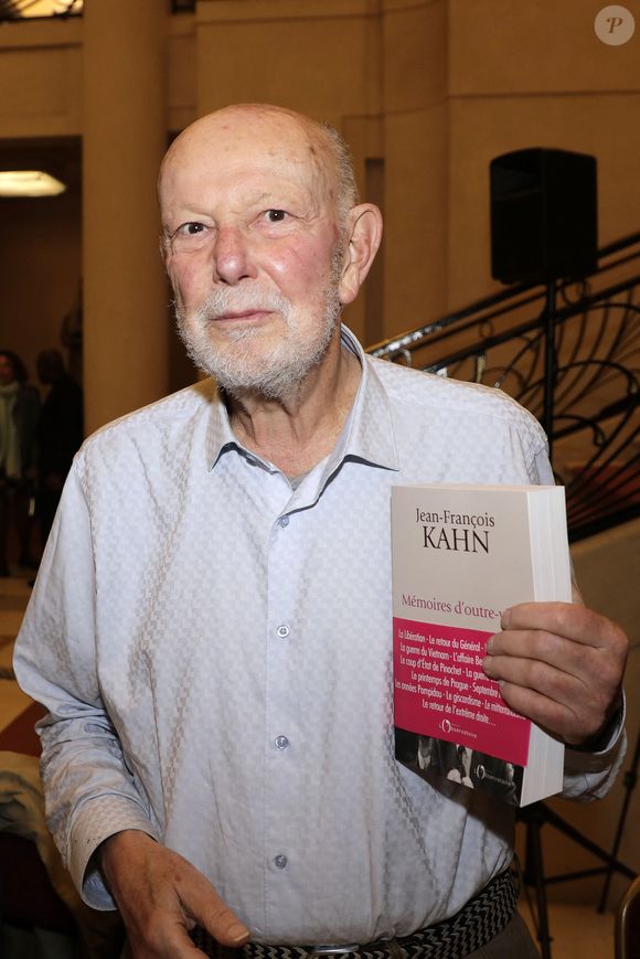 Dans les années 1980, il crée le magazine "L'Evénement du jeudi" et en 1997, "Marianne". Il en restera le directeur de la rédaction jusqu'en 2007. 

Exclusif - Jean-Francois Kahn - Personnalités lors de la 4ème édition du prix Georges Bizet du livre d'opéra et de danse au Théâtre des Champs-Elysées à Paris. Le 20 octobre 2022
© Cédric Perrin / Bestimage