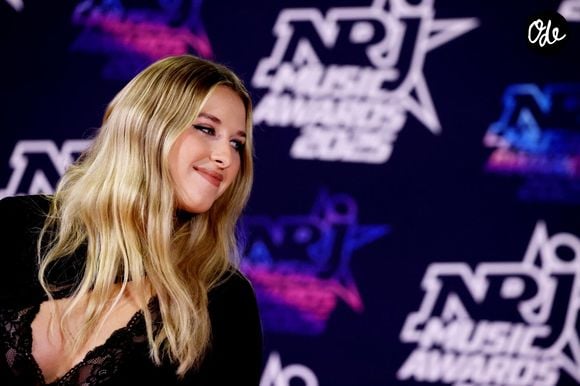 Helena Bailly au photocall de la 27ème édition des NRJ Music Awards au palais des Festivals de Cannes, France, le 31 octobre 2025. © Dominique Jacovides/Bestimage