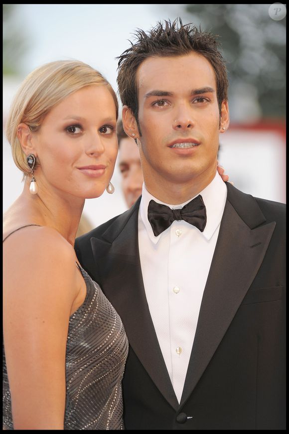Elle avait fait pour lui de nombreux sacrifices alors qu'il la trompait avec sa rivale, Federica Pellegrini. 

Federica Pellegrini et Lucas Marin, lors du tapis rouge pour le film "Baaria" à la 66e Mostra de Venise. 

SGP / BESTIMAGE