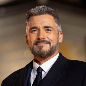 Si Olivier Minne remplace désormais Laëtitia Milot à la présentation de ce programme culte de M6, il semble déjà largement adopté par le chef, qui ne tarit pas d’éloges à son sujet.

Exclusif - Olivier Minne - Emission "La grande soirée du 31 de Paris", diffusée le 31 décembre sur France 2
© Cyril Moreau / Bestimage