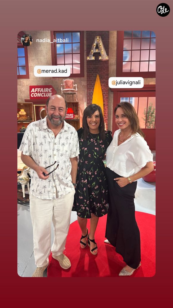 Il portait d'ailleurs une chemise à imprimé palmier, sans doute pour faire comprendre qu'il est grand temps de partir en vacances !

Kad Merad a retrouvé Julia Vignali sur le plateau d'Affaire conclue