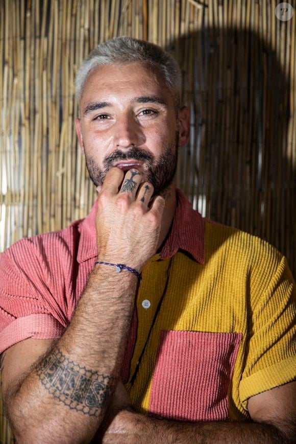 Jérémy Frérot - Trois ans après son deuxième album, le chanteur revient ce lundi avec un titre touchant, « Adieu », dans lequel il chante sa rupture avec la nageuse et leur nouvelle vie de parents séparés de deux enfants. Frédéric Maligne / Bestimage