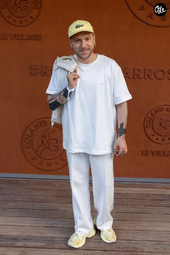 Le couple a partagé ce moment avec le DJ Mosimann 

Quentin Mosimann assiste à la quatrième journée des sessions nocturnes du Village lors du tournoi de Roland-Garros 2026, le 27 mai 2026 à Paris, en France. Photo de Nasser Berzane/ABACAPRESS.COM