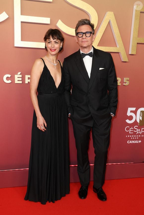 Bérénice Bejo (Bague et boucles d'oreilles TASAKI Atelier, Bracelet Collection Line) et son mari Michel Hazanavicius - Photocall de la 50ème édition de la cérémonie des César à l'Olympia à Paris, France, le 28 février 2025 © Dominique Jacovides - Olivier Borde / Bestimage