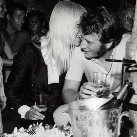 Archives - Johnny Hallyday fête l'anniversaire de Sylvie Vartan dans un nightclub à Paris. Le 18 août 1967
© Keystone Press Agency / Zuma Press / Bestimage