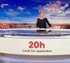 En réalité, Bertrand Chameroy parlait de la... table qui a été changée aux 20 heures de France 2. 

Léa Salamé présente son premier journal de 20 heures sur France 2  le 1er septembre 2025. 

© Alain Guizard / Bestimage