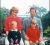 Les îles Scilly où Harry et William partaient en vacances avec leurs parents
Archives - La princesse Diana, Charles et leurs enfants Harry et William en vacances aux ^^iles Scilly en 1989 ALPHA AGENCY / BESTIMAGE