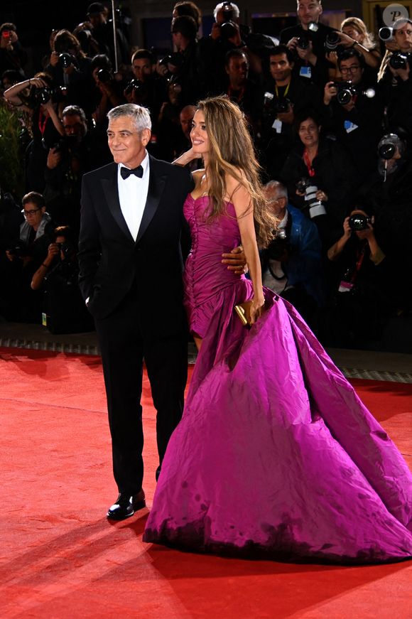 George Clooney et Amal Clooney assistent à la première de "Jay Kelly" au Festival international du film de Venise au Lido de Venise, le 28 août 2025. 

Photo : Stefanie Rex / DPA / ABACAPRESS.COM