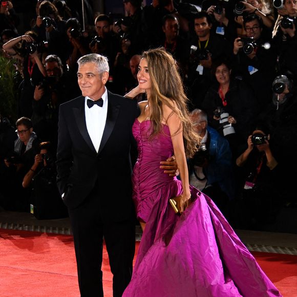 George Clooney et Amal Clooney assistent à la première de "Jay Kelly" au Festival international du film de Venise au Lido de Venise, le 28 août 2025. 

Photo : Stefanie Rex / DPA / ABACAPRESS.COM