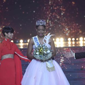 Elle a défendu sa petite soeur... avant de supprimer le message !

Miss France 2025, sur TF1    Crédits : Pierre Billard/Sipa press via Bestimage