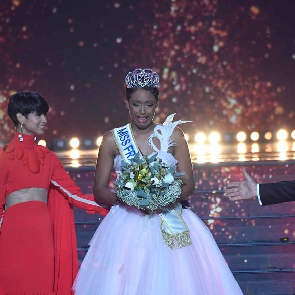 Elle a défendu sa petite soeur... avant de supprimer le message !

Miss France 2025, sur TF1    Crédits : Pierre Billard/Sipa press via Bestimage