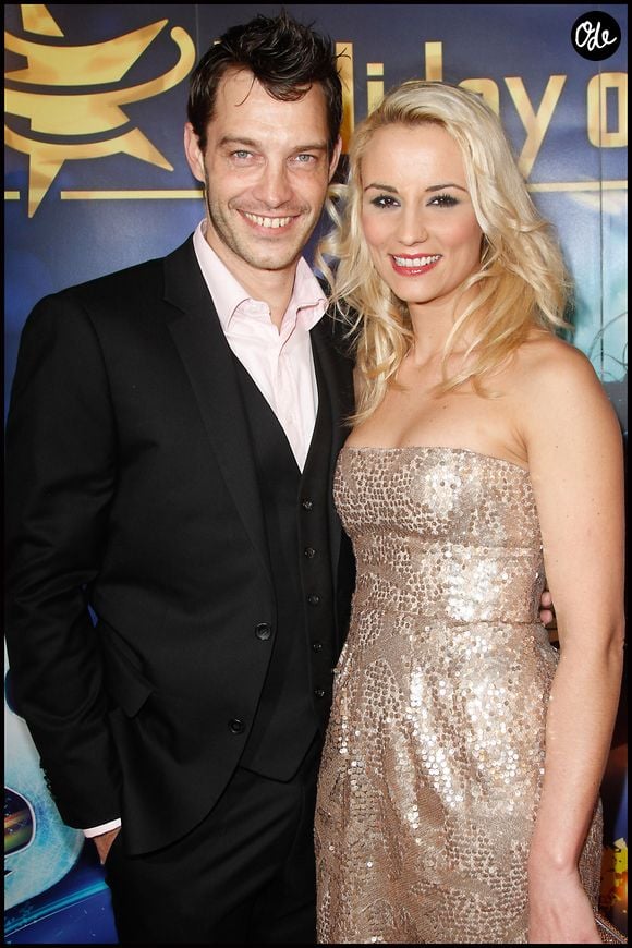 Elodie Gossuin et son mari Bertrand Lacherie lors de la première de Holiday on ice au Zénith de Paris le 10 février 2012.

AGENCE / BESTIMAGE