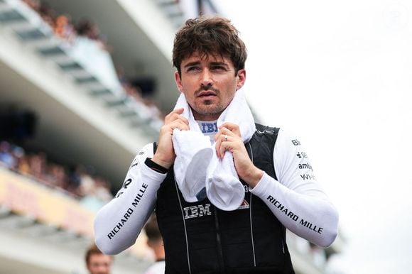 Le 16 est un chiffre hautement symbolique pour le pilote Ferrari, qu’il arbore depuis ses débuts en Formule 1 il y a maintenant huit ans, et qui fait également écho à sa date de naissance, le 16 octobre.

Charles Leclerc à la Scuderia Ferrari SF-26, portrait lors du Formula 1 Miami Grand Prix 2026, 4ème manche du Championnat du Monde de Formule 1 2026 du 1er au 3 mai 2026 sur le Miami International Autodrome, à Miami Gardens. © DPPI / PsnewZ / Bestimage