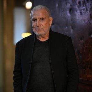 Le chanteur stéphanois a célébré ses 80 ans le 7 octobre 2026, sans rien perdre de son franc-parler.

Rencontre musicale avec Bernard Lavilliers à l'occasion d'une avant-première de son nouvel album lors du 18e Festival du film Lumière de Lyon, en France, le 13 octobre 2026. Photo de Julien Reynaud/APS-Medias/ABACAPRESS.COM