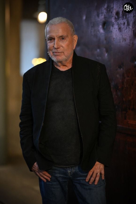 Le chanteur stéphanois a célébré ses 80 ans le 7 octobre 2026, sans rien perdre de son franc-parler.

Rencontre musicale avec Bernard Lavilliers à l'occasion d'une avant-première de son nouvel album lors du 18e Festival du film Lumière de Lyon, en France, le 13 octobre 2026. Photo de Julien Reynaud/APS-Medias/ABACAPRESS.COM