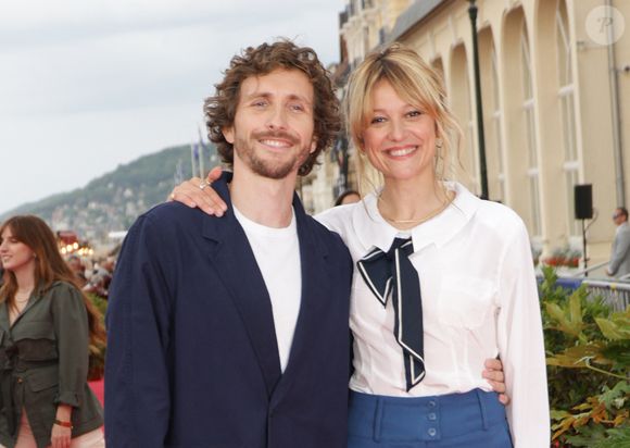 Baptiste Lecaplain et Elisa Erka - Cérémonie de clôture de la 39ème édition du festival du film romantique de Cabourg le 14 juin 2025. © Guirec Coadic / Bestimage