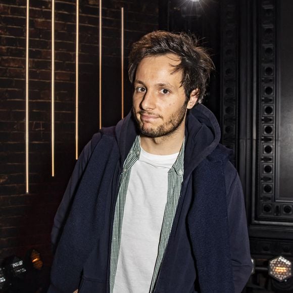 Son projet : construire une cabane de ses mains.

Exclusif - Vianney Bureau  - Backstage de l'enregistrement de l'émission "On est presque en direct" (OEED) présentée par L. Ruquier et diffusée sur France. © Jack Tribeca / Bestimage