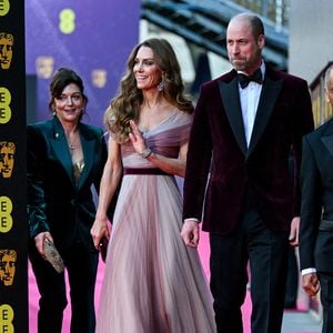 Le couple a affiché unité et sérénité dans un contexte familial tendu.

(de gauche à droite) Jane Millichip, PDG de l'Académie britannique des arts du cinéma et de la télévision, le prince et la princesse de Galles et le Lord-Lieutenant du Grand Londres Ken Olisa assistant à la 79e cérémonie des British Academy Film Awards, au Royal Festival Hall, Southbank Centre, Londres, Royaume-Uni, le 22 février 2026. Photo par Jaimi Joy/PA Wire/ABACAPRESS.COM