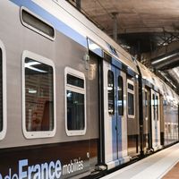 Une fois n'est pas coutume : cet acteur français aime prendre le RER et a même revendu son scooter