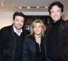 “Si mes enfants remplissaient ce contrat, je leur laissais une grande liberté" expliquait-elle dans "Pep's" en août 2023
Exclusif - Antoine Arnault, Amanda Sthers et Patrick Bruel - Personnalités lors du vernissage de l'exposition de Amanda Sthers "Le lendemain, tout a changé" à la galerie "75 Faubourg" à Paris. Le 1er décembre 2022. A propos de sa passion pour les photos anciennes, Amanda Sthers déclare "Il y a une quinzaine d’années, j’ai acheté la photographie ancienne d’une jeune femme aux puces. Ce portrait qui avait peut-être jadis été chéri par un homme, était abandonné dans une boîte près de poupées cassées, anonyme, sans destin. De retour chez moi, je lui en ai inventé un, à travers une lettre qui lui était adressée. De brocantes en vide greniers, au fil des années, j’ai recueilli dans mon monde fantasque des enfants, des familles, des couples qui se mariaient, d’autres qui avaient du mal à faire semblant devant l’objectif.
J’ai pris les faibles indices, les dates au dos des photos, des prénoms, le lieu et j’ai inventé des histoires à ces gens dans ce que j’imaginais être leur langue. Parfois, je leur ai associé des objets ou d’autres photographies... Au lieu d’être des fantômes sans nom dans la poussière, ils sont désormais les héros d’un instant de vie fracassant qui devient une réalité dès que d’autres posent leurs yeux dessus, sourient, pleurent, partagent".
© Cyril Moreau / Bestimage