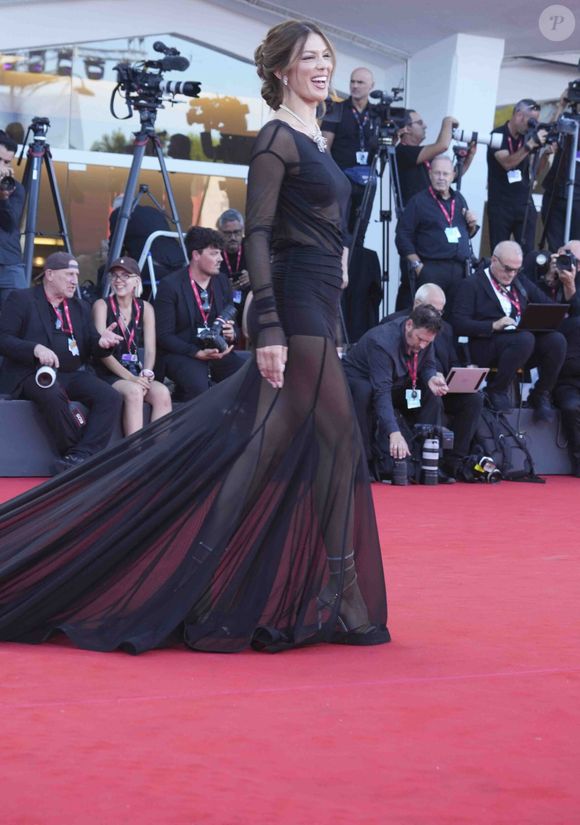 IRIS MITTENAERE le tapis rouge pour la projection du film In Father Mother Sister Brother lors du 82ème Festival International du Film de Venise à Venise, Italie. © Laurent Lairys/PsnewZ/Bestimage