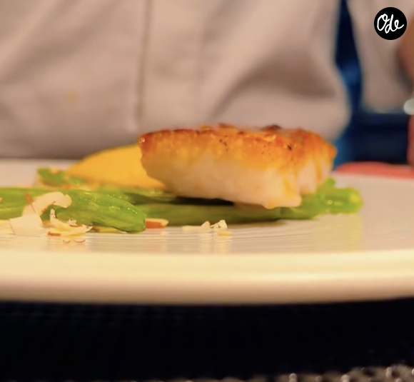 Dans un article, "Objectif Gard" présentait le chef comme un Nîmois d'adoption et détaillait son approche culinaire, entre cuisine bistronomique contemporaine et inspirations provençales.

Compte Instagram lisledeleosmgallery
