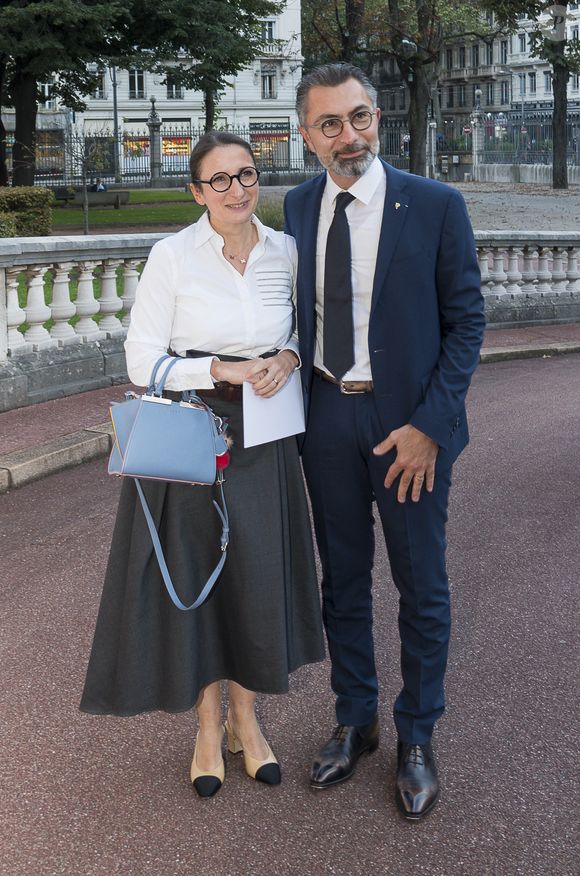 La chef Anne-Sophie Pic accompagnée de son mari David Sinapian lors du cocktail du dîner des grands chefs à la préfecture du Rhône à Lyon en marge du concours Bocuse d'Or et du salon Sirha 2021 le 26 septembre 2021.

© Sandrine Thesillat / Panoramic / Bestimage