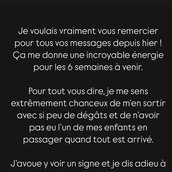 Sur Instagram, il a écrit taquin : "Là ça va j'ai le droit de mettre les pieds sur le fauteuil ?". 
Vianney donne de ses nouvelles suite à son accident