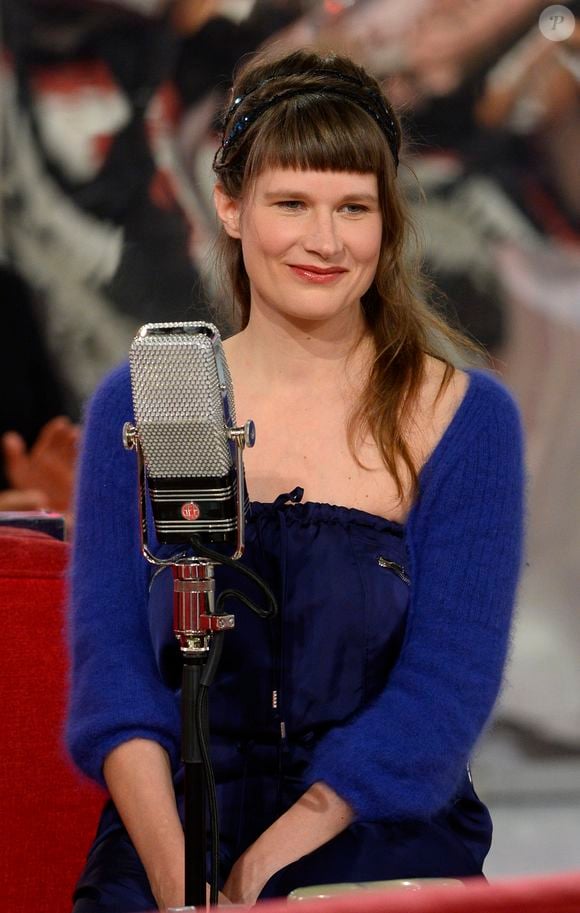 Une belle carrière auréolée de succès, qu'importe ce que diront ses détracteurs

La chanteuse Camille - Enregistrement de l'emission de "Vivement dimanche" a Paris le 9 octobre 2013.
©AGENCE / BESTIMAGE