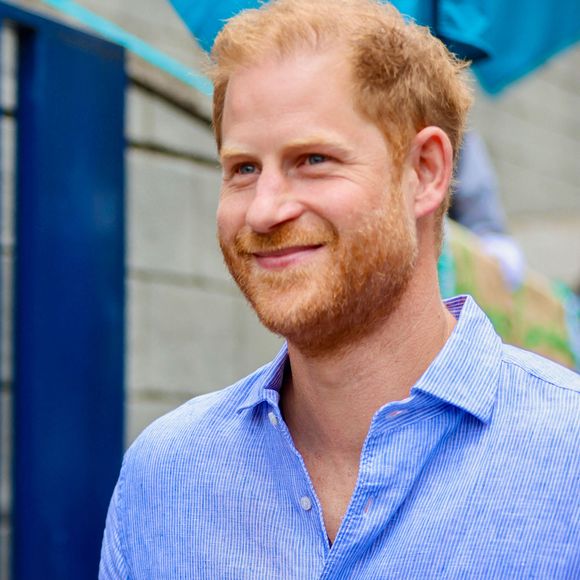 Le prince Harry, duc de Sussex, Meghan Markle, duchesse de Sussex, lors d'une rencontre avec de jeunes étudiants soulignant l'importance du bien-être socio-émotionnel dans l'éducation au Colegio La Giralda à Bogota, au deuxième jour de leur visite de quatre jours en Colombie. © Mischa Schoemaker/ABACAPRESS.COM