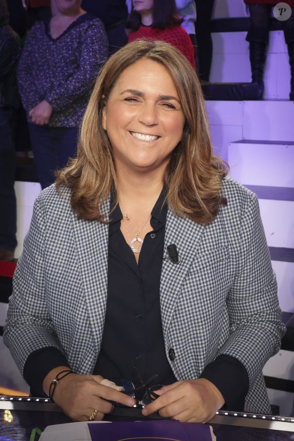 Exclusif - Valérie Benaim sur le plateau de l’enregistrement de l’émission « Face à Hanouna » présentée par C.Hanouna et diffusée sur C8 le 05 octobre 2024, à Paris, France, le 3 octobre 2024. © Jack Tribeca/Bestimage