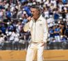 "Je marchais dans la rue l’autre jour, et j’ai réalisé que ces pensées intrusives sont inhérentes au syndrome de Gilles de la Tourette", a indiqué l'artiste de 51 ans, a repéré "Le Parisien".

Robbie Williams se produit lors de la Coupe du monde des clubs de la FIFA 2025, au stade MetLife d'East Rutherford, New Jersey, États-Unis, le 13 juillet 2025. Lev Radin/Pacific Press