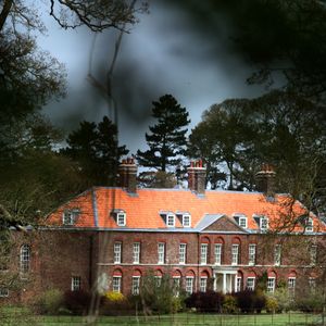 Ils possèdent une résidence royale baptisée Anmer Hall, écrin en pleine nature et non loin de la plage

Archives - Illustration de l'évolution de la maison du prince William et de Kate Middleton, duc et duchesse de Cambridge, "Anmer Hall" dans le Norfolk.