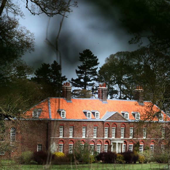 Ils possèdent une résidence royale baptisée Anmer Hall, écrin en pleine nature et non loin de la plage

Archives - Illustration de l'évolution de la maison du prince William et de Kate Middleton, duc et duchesse de Cambridge, "Anmer Hall" dans le Norfolk.