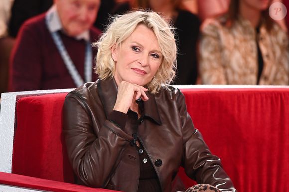 Exclusif - Sophie Davant lors de l'enregistrement de l'émission Vivement Dimanche, au studio Rive gauche, à Paris, France, le 22 octobre 2025, présentée par M.Drucker, diffusée sur France 3 le 16 novembre 2025. © Guillaume Gaffiot/Bestimage