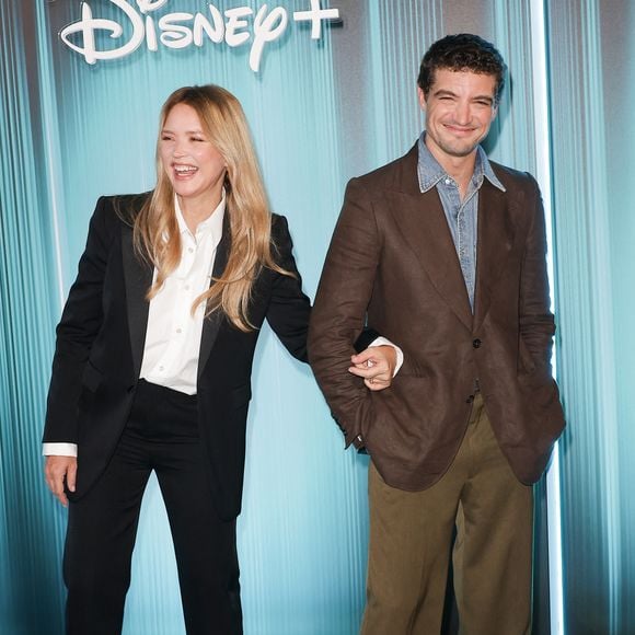 Virginie Efira et son compagnon Niels Schneider - Photocall du showcase 2026 Disney+ à l'Institut de France à Paris le 15 janvier 2026. © Coadic Guirec/Bestimage