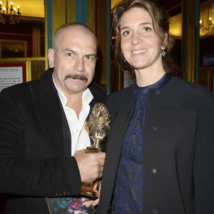 Philippe Torreton (prix du meilleur comédien d'un spectacle public) et sa femme Elsa Boublil - La 26e nuit des Molières aux Folies Bergère à Paris, le 2 juin 2014.
Crédit : COADIC GUIREC / BESTIMAGE