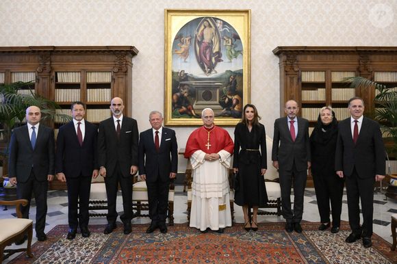 Une rencontre qui a été immortalisée sur les réseaux sociaux.

Le Pape Léon XIV rencontre Abdallah II Roi de Jordanie et son épouse la Reine Rania Al Abdullah au Vatican. Photo par (EV) Vatican media/ABACAPRESS.COM