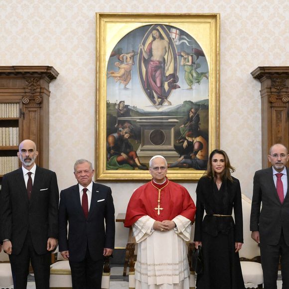 Une rencontre qui a été immortalisée sur les réseaux sociaux.

Le Pape Léon XIV rencontre Abdallah II Roi de Jordanie et son épouse la Reine Rania Al Abdullah au Vatican. Photo par (EV) Vatican media/ABACAPRESS.COM